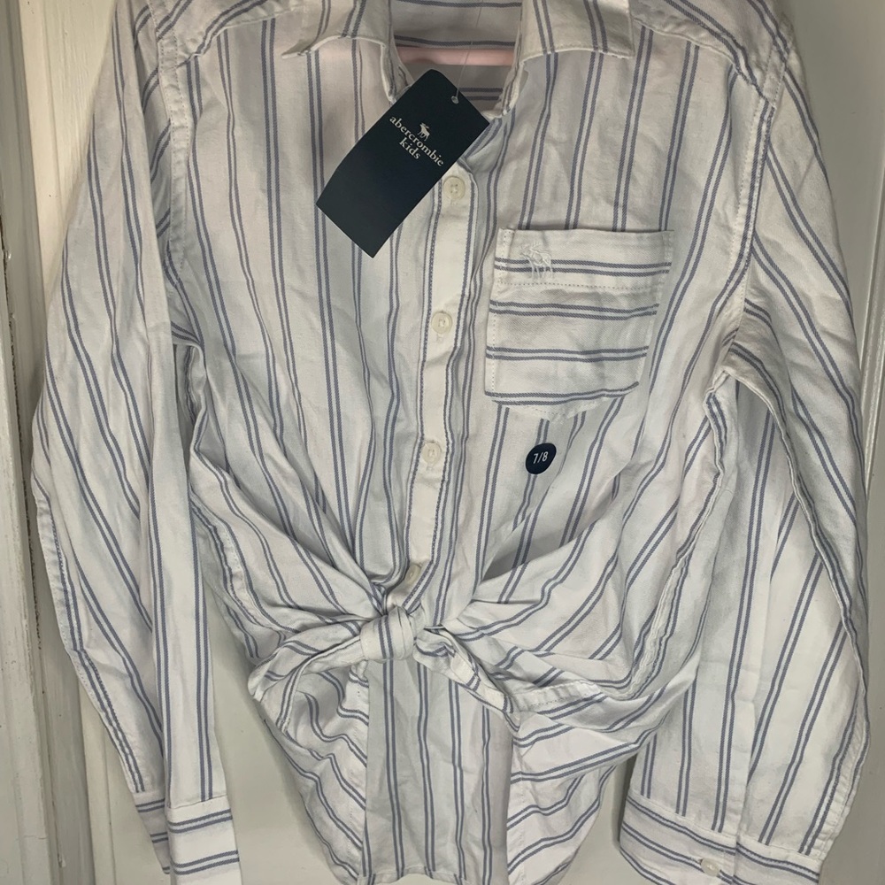 Abercrombie NWT kids girls shirt. Size 7/8 striped white and navy.
